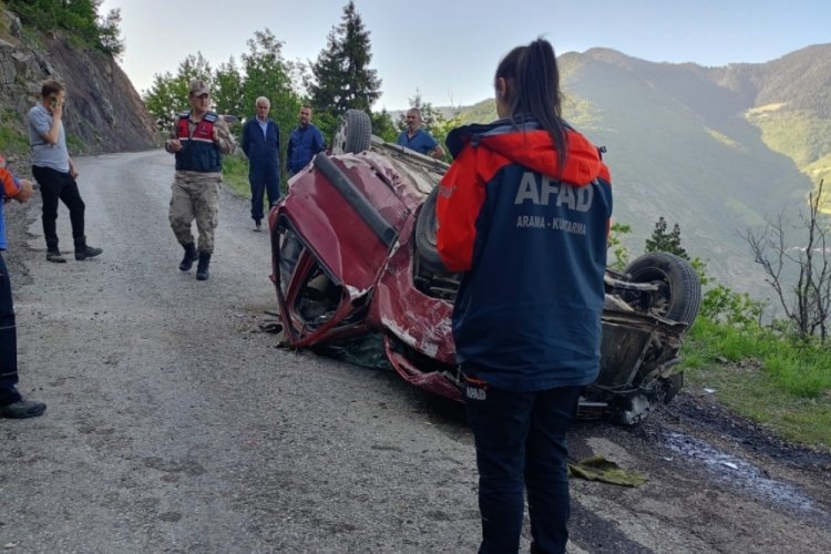 Otomobil 60 metrelik uçuruma yuvarlandı: 2 ağır yaralı