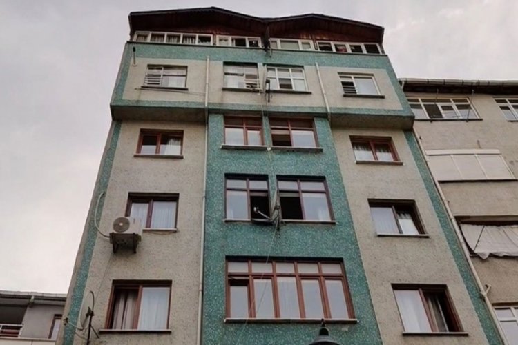 Anne ve babasını bıçakla yaralayan şüpheli yakalandı