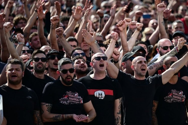 Milan taraftarı, yönetimi istifaya davet etti