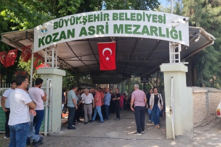 Adana'da eski eşi tarafından öldürülen kadın son yolculuğuna uğurlandı