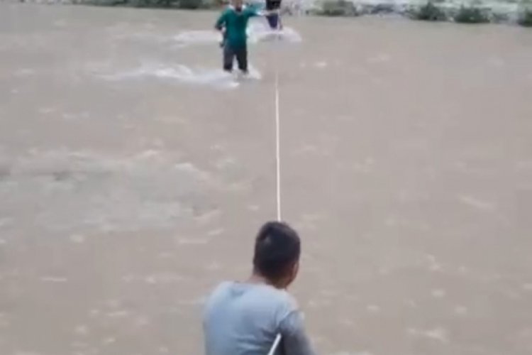 Su seviyesi yükselince kanyonda mahsur kalan 35 vatandaş kurtarıldı