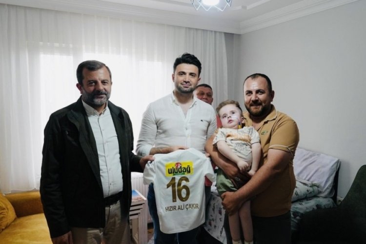Enes Çelik'ten minik taraftara anlamlı ziyaret