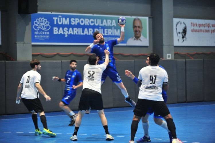 Hentbol Erkekler Süper Ligi şampiyonu Beşiktaş, kupayı kaldırdı 