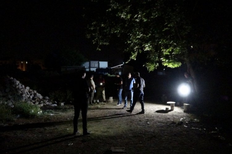 Baba oğulun kavgasına kan bulaştı. Defalarca bıçakladı...