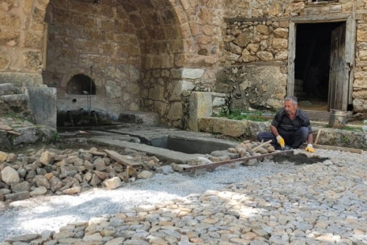 Ekmeğini 45 yıldır taştan çıkarıyor