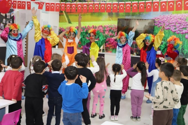 Palyaço gösterisi ve oyun etkinliği miniklerle buluştu 