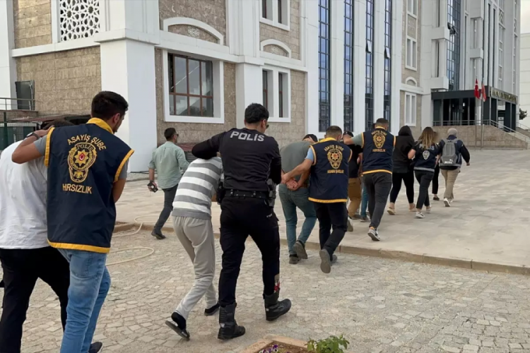 Masaj salonuna fuhuş baskını! Çok sayıda fantezi ürün ele geçirildi