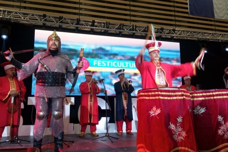 Bursa Mehter Takımı Fransa'yı fethetti