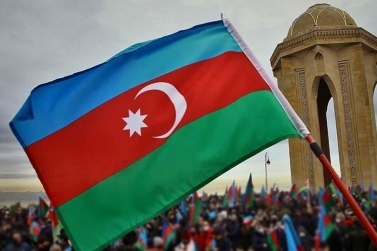 Azerbaycan bağımsızlığının 107. yılını kutluyor