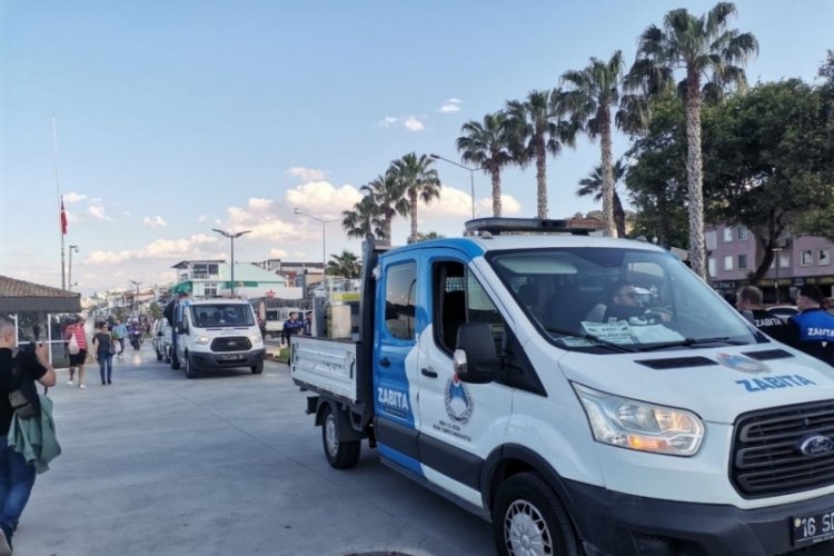 Bursa'da zabıta, sahilde seyyar satıcılara geçit vermiyor