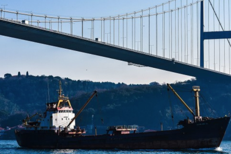 İstanbul Boğazı gemi trafiğine kapatıldı