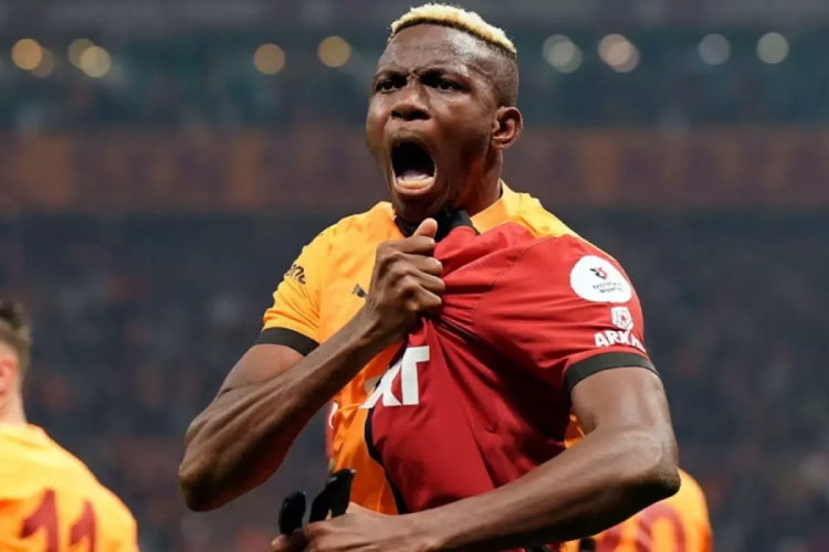 120 milyon euroluk teklif alan Osimhen artık son kararını veriyor