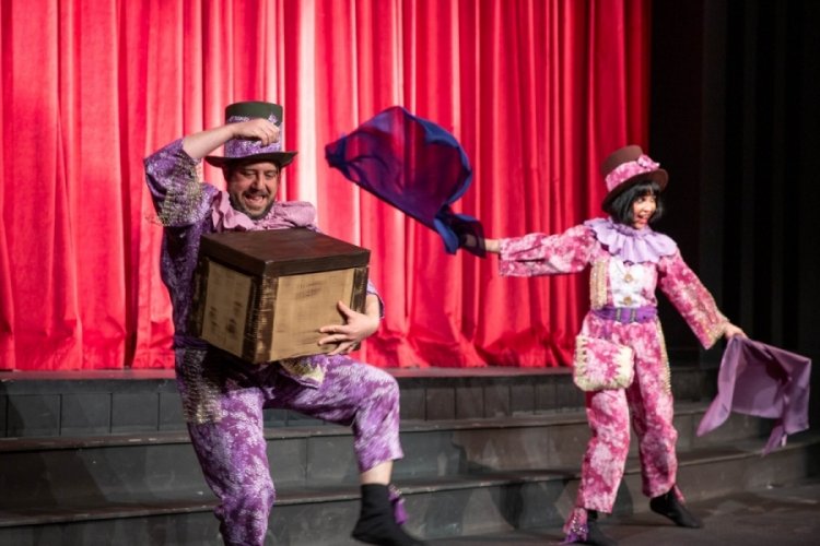 Bursa Şehir Tiyatrosu 'Hansel ve Gretel'i çocuklarla buluşturdu