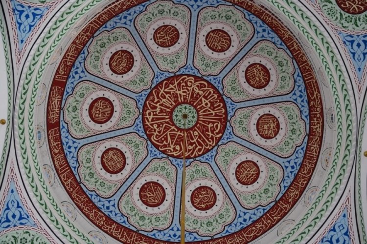 Bursa'da nakkaşların motifleri camileri süslüyor!