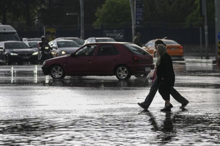 Meteoroloji uyardı: İç ve batı kesimlerde kuvvetli sağanak bekleniyor