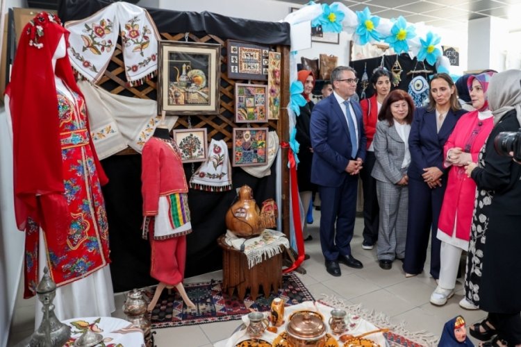 Bursa Yıldırım Halk Eğitim Merkezi 'Yıl Sonu Sergisi' açıldı