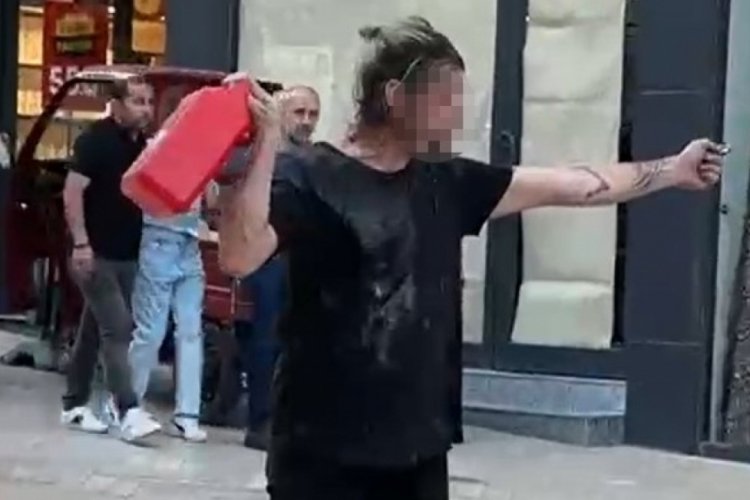 Üstüne benzin dökerek kendini yakmak istedi, polis engel oldu