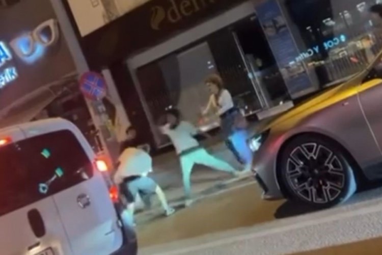 Bursa'da gergin gece! Yumruklar havada uçuştu