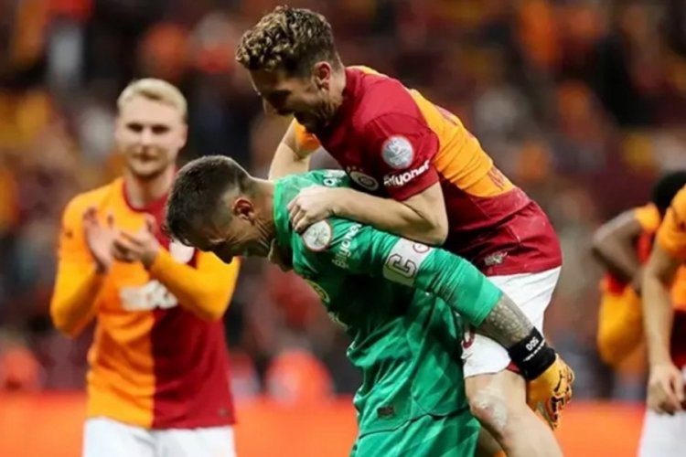 Muslera ve Mertens'in veda maçı!