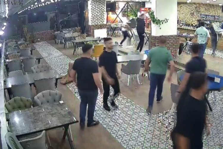 'Niye kornaya bastın' kavgası! Okey ıstakaları havada uçuştu