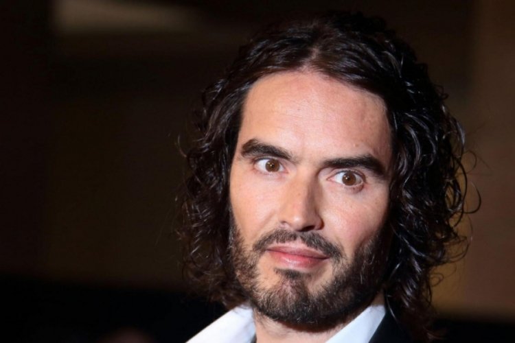 Oyuncu Russell Brand, tecavüz ve saldırı suçlamalarıyla hakim karşısında