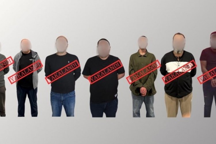 Bursa'da öğrenciler ve veliler ilkokulun bahçesine çadır kurup eğlendi