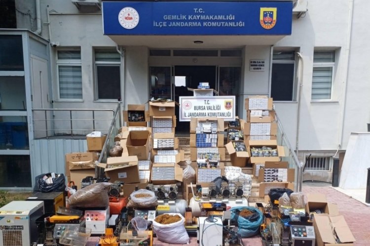 Jandarmadan kaçak sigara operasyonu! 4 kişi gözaltına alındı...