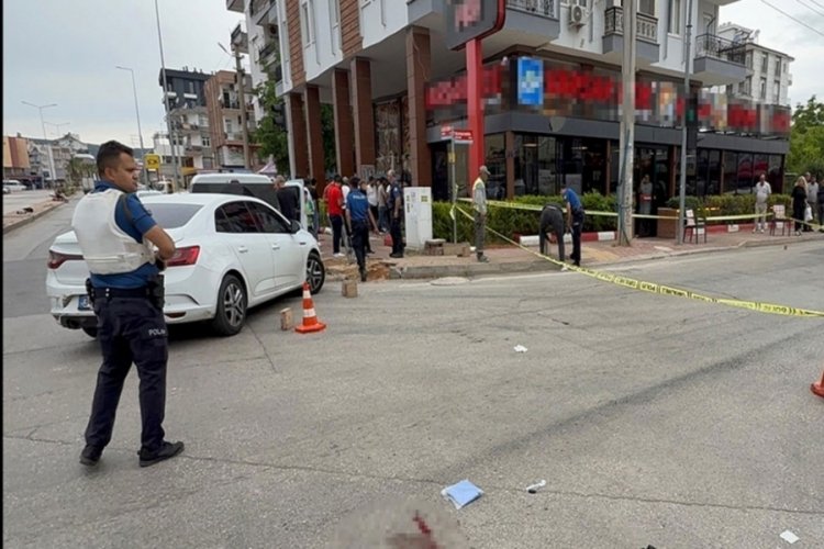 İki grup arasında silah, sopa ve bıçaklı kavga; 4 yaralı
