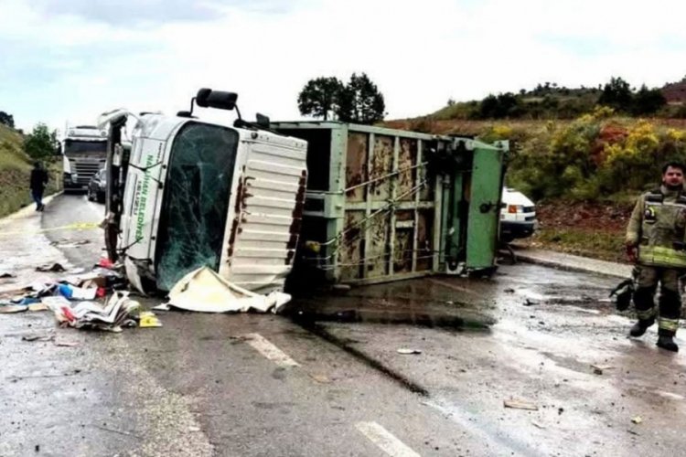 Çöp kamyonu devrildi! 1 kişi öldü, 1 kişi yaralandı