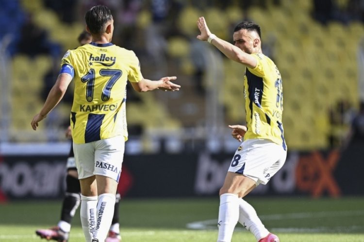 İrfan Can Kahveci'ye Kadıköy'de büyük destek