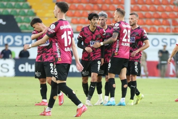 Alanyaspor, Sivasspor'u 2 golle mağlup etti