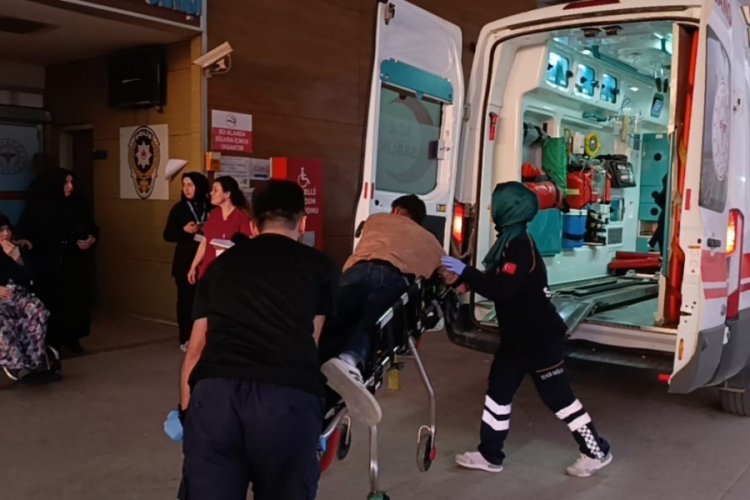 Bursa'da ortalık karıştı! Sopalar ve bıçaklar havada uçuştu...