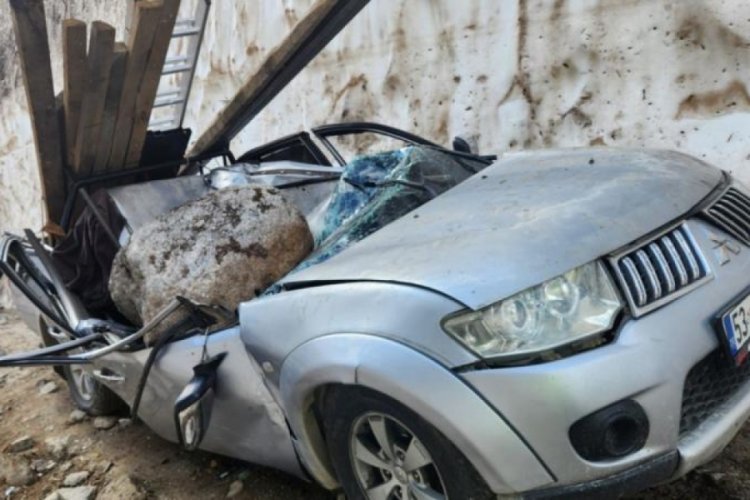 Rize'de kamyonetin üzerine kaya parçası düştü: 1 ölü, 2 yaralı