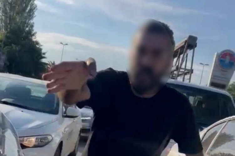 Kadın s&uuml;r&uuml;c&uuml;, 2 &ccedil;ocuğunun yanında saldırıya uğradı