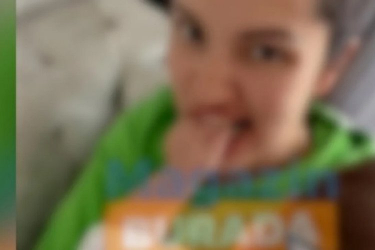 Annesi kızının yanında öyle şeyler yaptı ki! Ağlamaktan nefessiz kaldı