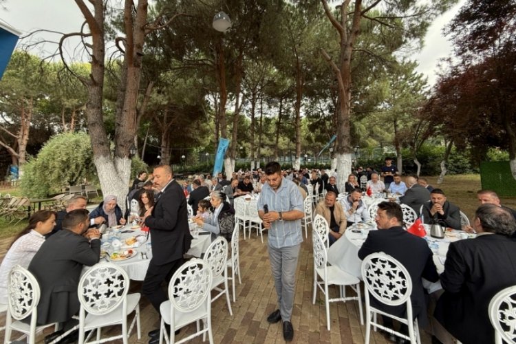 Anahtar Parti Orhangazi teşkilatından geniş katılımlı toplantı! Yeni üyelere rozet takıldı...