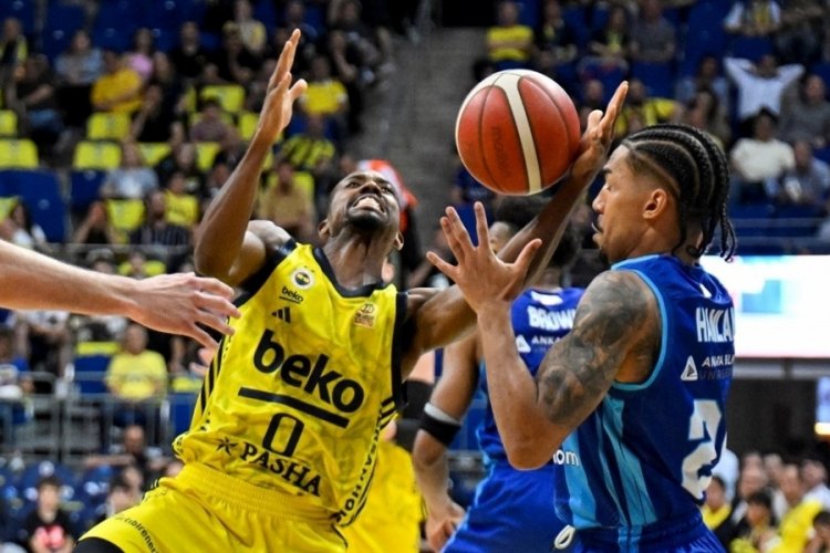 Türk Telekom'u yenen Fenerbahçe yarı finale yükseldi