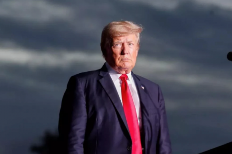 Donald Trump'ın yeni resmi portresi paylaşıldı