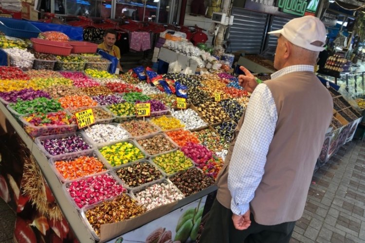 Bursa Reyhan Pazarı'nda bayram şekerleri tezgahları süslemeye başladı!