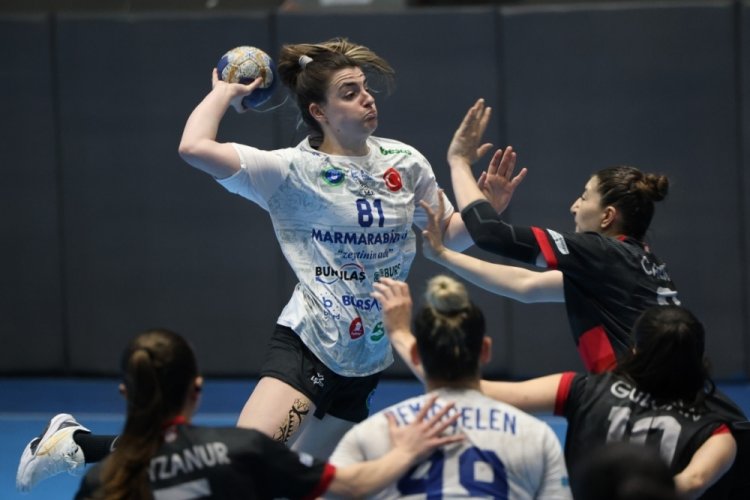 Bursa Büyükşehir Belediyespor Kadın Hentbol Takımı'nda Agny Zygoura da takımda kaldı