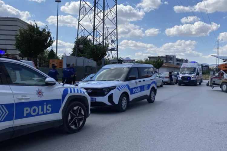 Gençler arasında çıkan kavgada kan aktı