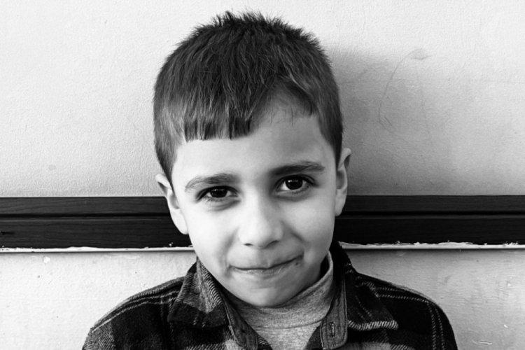 Parkta oynarken başına bunun geleceğini bilmiyordu! Küçük çocuk...
