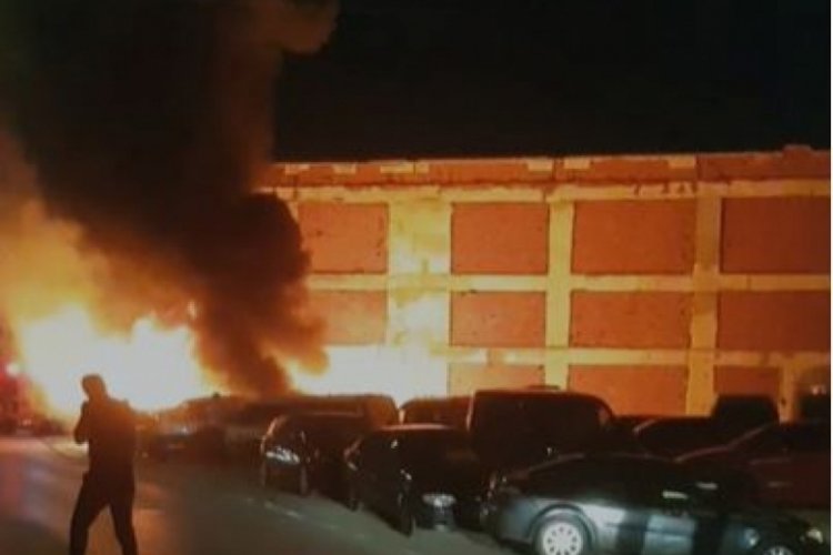 Bursa'nın ünlü caddesinde panik anları! Gece aydınlandı