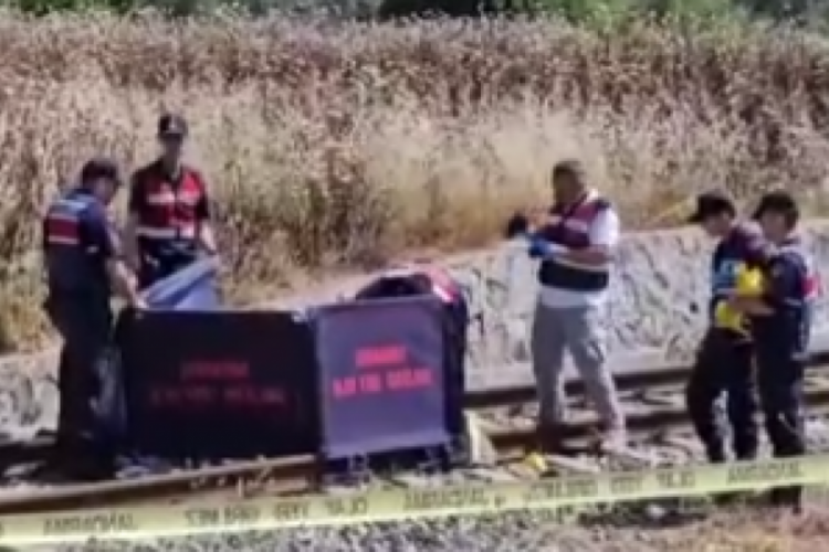 Feci ölüm! Trenin altında kaldı