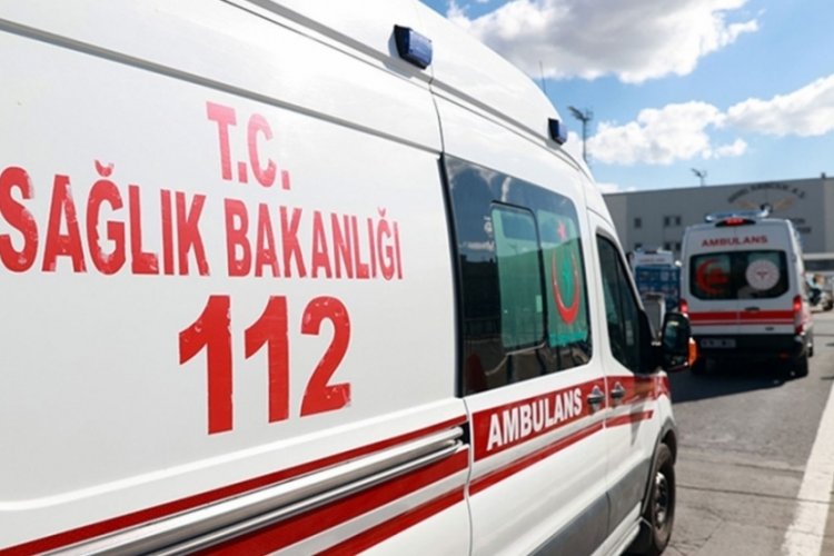 Midibüs devrildi: 12 asker yaralandı