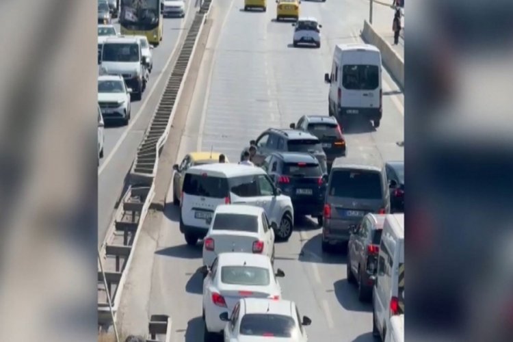 Seyir halindeyken fenalaşan sürücü otomobilinde kilitli kaldı!