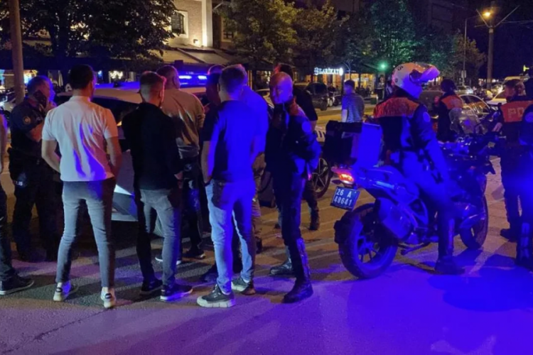 Satırlı saldırgan dehşet saçtı!