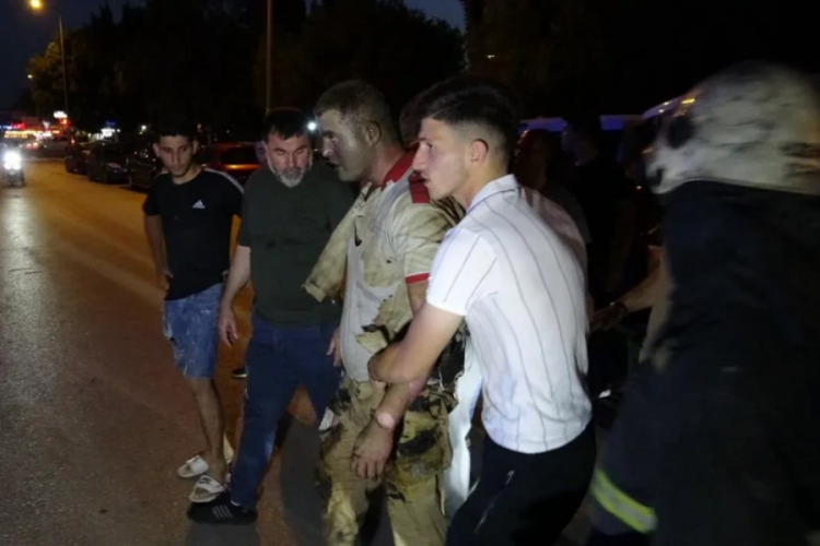 Yolcu minibüsü alev alev yandı: Az daha canında oluyordu!
