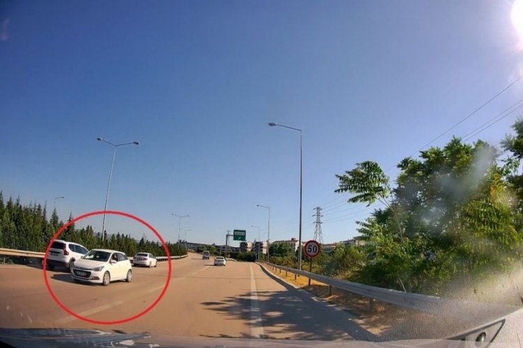 Bursa otobanda akılalmaz tehlike! Ters şeritte can pazarı kamerada