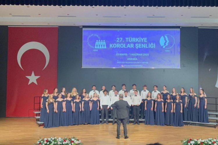 Nilüfer Gençlik Korosu başkentten ödülle döndü